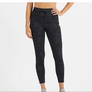 Vuori Daily Legging Black Camo